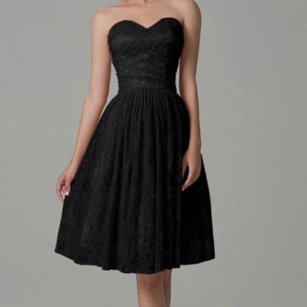 Chic Strapless Black Midi Dress with Sweetheart Neckline and Lace up back
